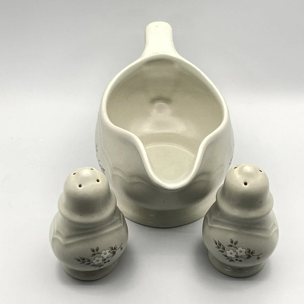Vintage‎ Pfaltzgraff Gravy Boat Salt & Pepper 3 Pc Set-Retired Heirloom Pattern